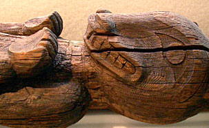 En mars 2006, un totem ayant appartenu à la tribu haisla de la Colombie-Britannique et se trouvant à Stockholm depuis 1929 était rapatrié au Canada après 15 ans de démarches de la part des Indiens haisla. En mars 2006, un totem ayant appartenu à la tribu haisla de la Colombie-Britannique et se trouvant à Stockholm depuis 1929 était rapatrié au Canada après 15 ans de démarches de la part des Indiens haisla.