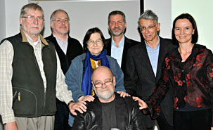 De gauche à droite, Laurent Girouard, Daniel Chevrier, Sylvie Vincent, Serge Bouchard (à l’avant-plan), Robert Crépeau, professeur au Département d’anthropologie et animateur du colloque, Bernard Émond et Sylvaine De Plaen De gauche à droite, Daniel Chevrier, Laurent Girouard, Sylvie Vincent, Serge Bouchard (à l’avant-plan), Robert Crépeau, professeur au Département d’anthropologie et animateur du colloque, Bernard Émond et Sylvaine De Plaen