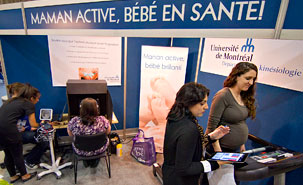 Le recrutement de participants pour une étude est ardu? Des chercheurs ont trouvé la solution en s’installant là où sont les sujets, dans ce cas-ci au dernier salon de la maternité qui a eu lieu plus tôt cette année à Montréal. (Photo: Olivier Labonté-LeMoyne) Le recrutement de participants pour une étude est ardu? Des chercheurs ont trouvé la solution en s’installant là où sont les sujets, dans ce cas-ci au dernier salon de la maternité qui a eu lieu plus tôt cette année à Montréal. (Photo: Olivier Labonté-LeMoyne)