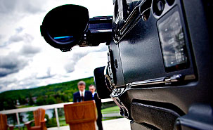 Le chercheur a analysé les contenus des bulletins de nouvelles diffusés pendant les campagnes électorales fédérales de janvier 2006 et d'octobre 2008. (Photo: Dan Hodgson) Le chercheur a analysé les contenus des bulletins de nouvelles diffusés pendant les campagnes électorales fédérales de janvier 2006 et d'octobre 2008. (Photo: Dan Hodgson)