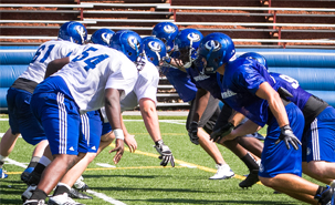 Le camp d'entraînement des Carabins a débuté samedi dernier. (Photo : Dom Bernier) Le football des Carabins